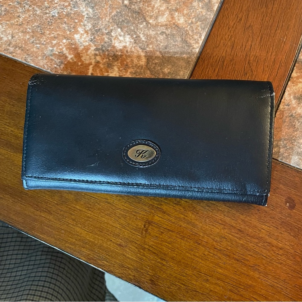 Black LeatherKoret Wallet with Logo